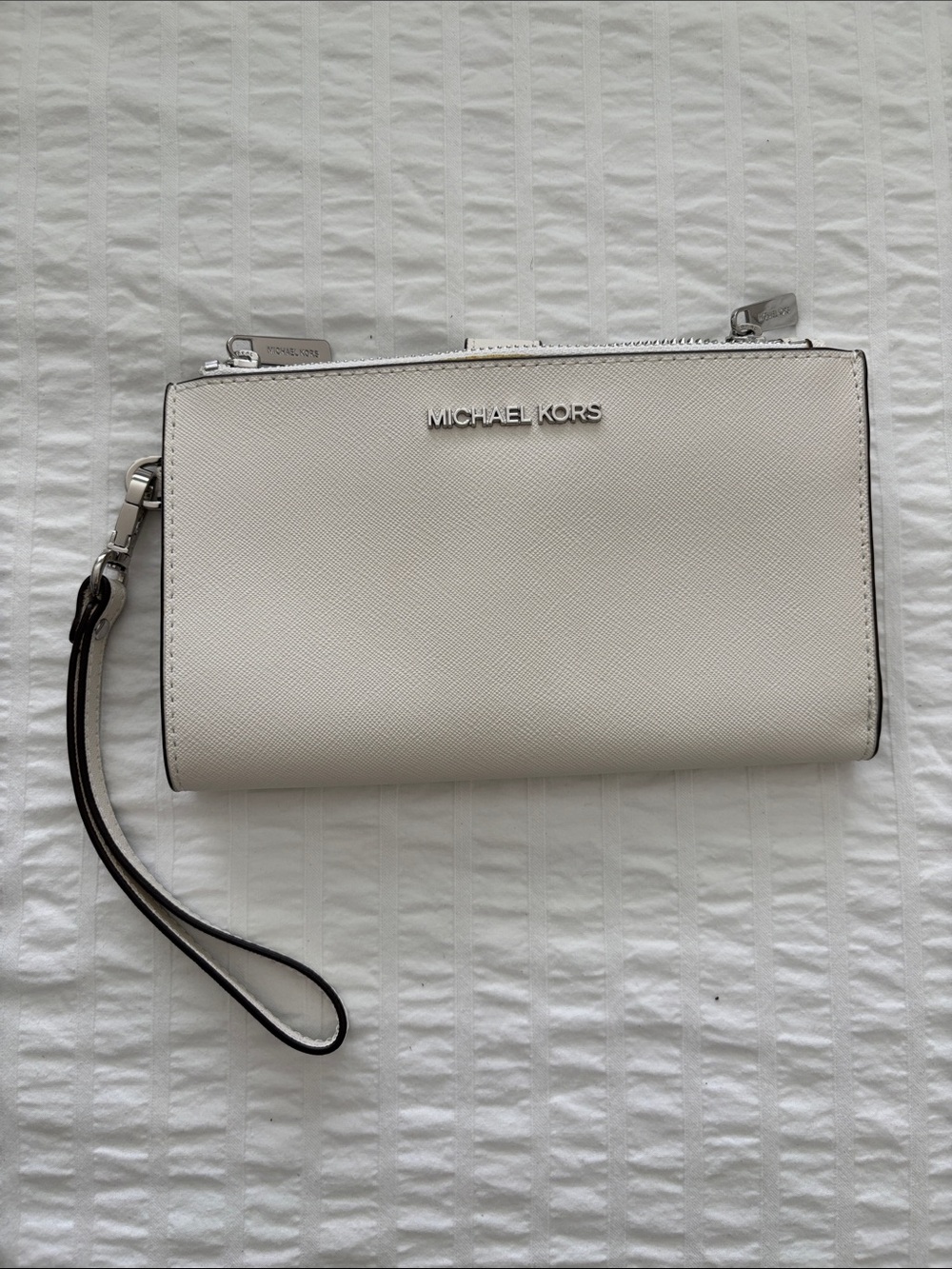 MICHAEL KORS White Wristlet Clutch
